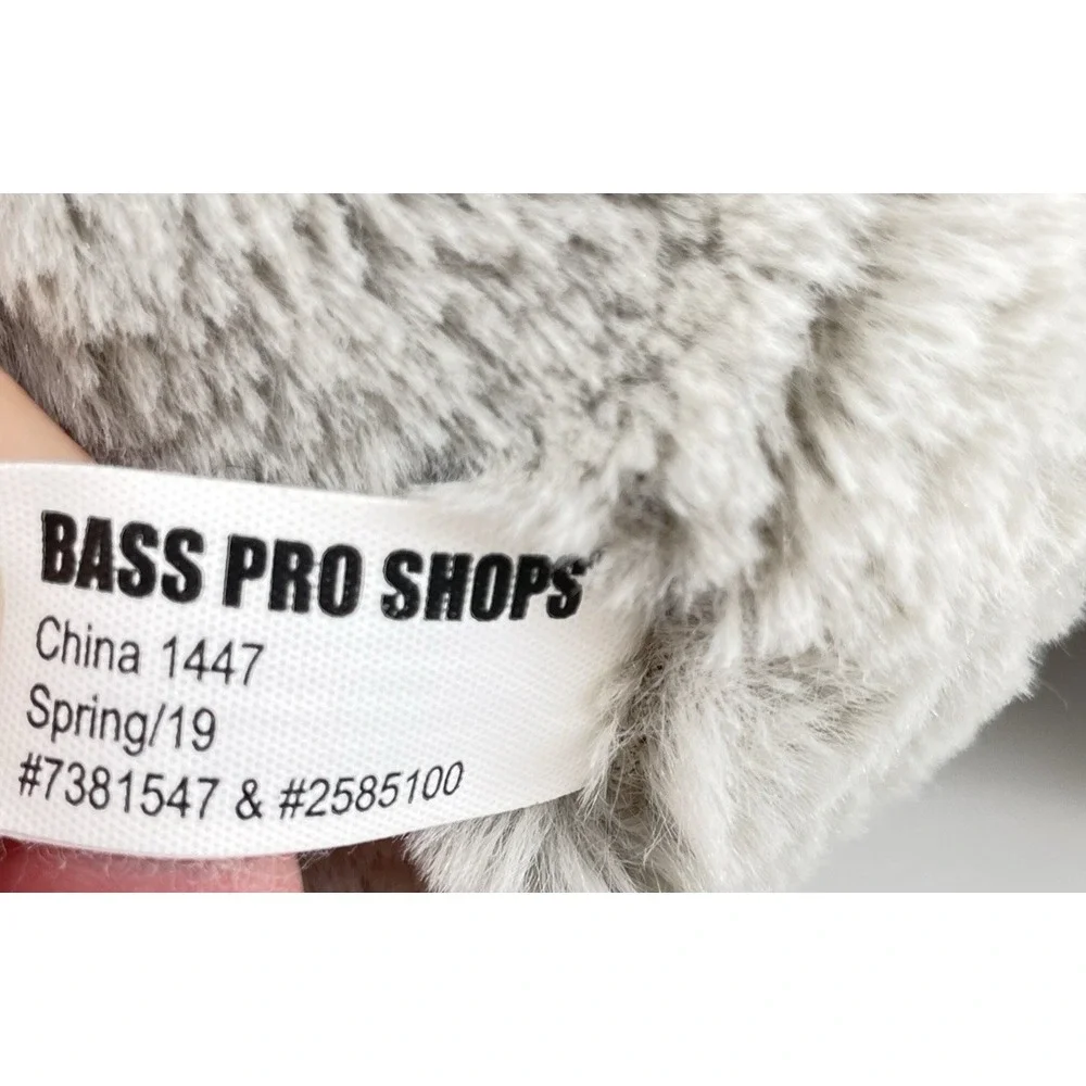 Bass Pro Grey White Timber Wolf Laying Spring 2019 14